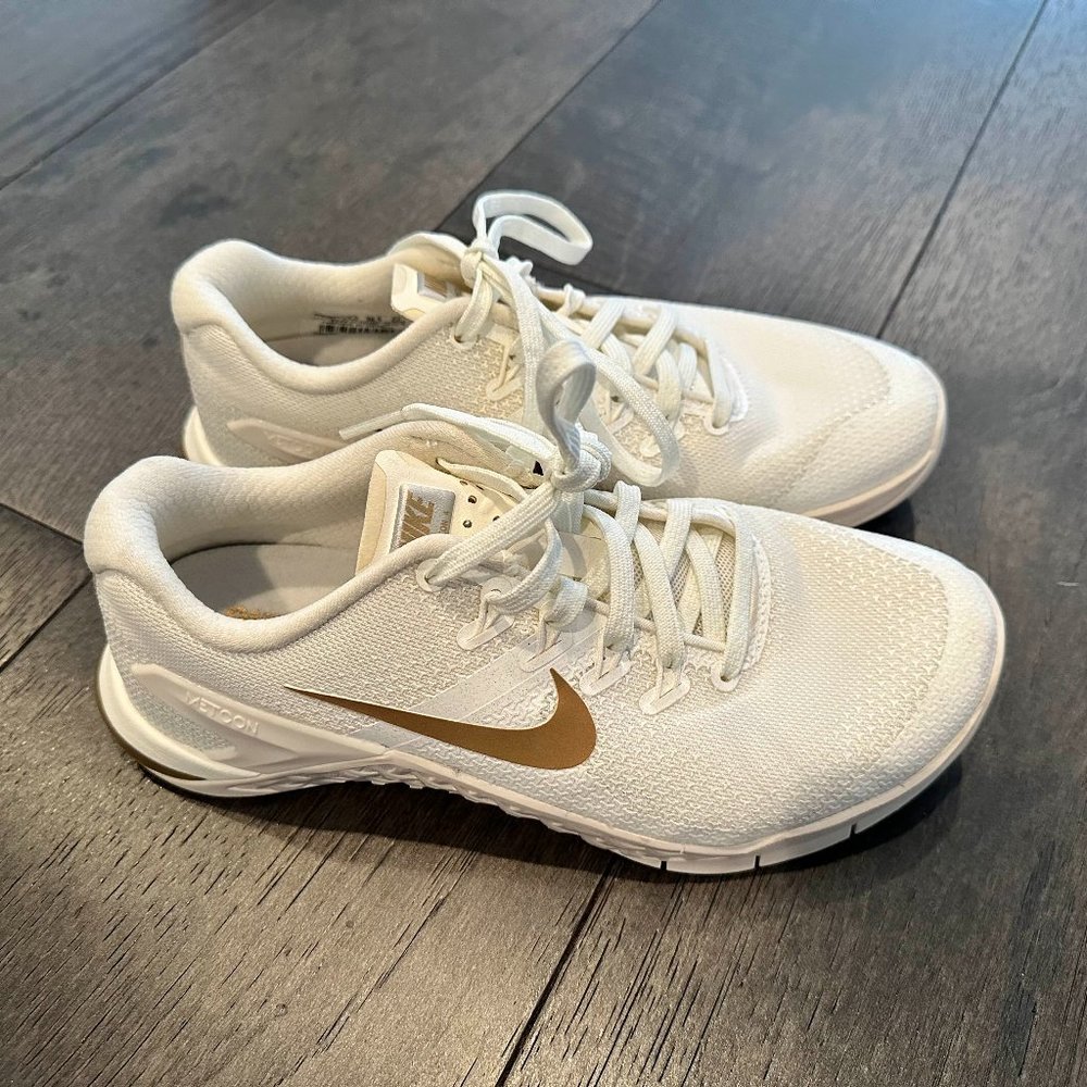 Nike Metcon Training Running Shoes, White and Gold, Size US 6
